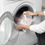 Sáček na praní jemného prádla Compactor 35 x 50 cm – síťka maláPraktický sáček, který ochrání prádlo před poničením při praní.